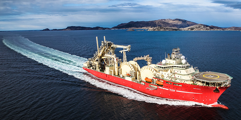 Deep Energy pipelay vessel at sea