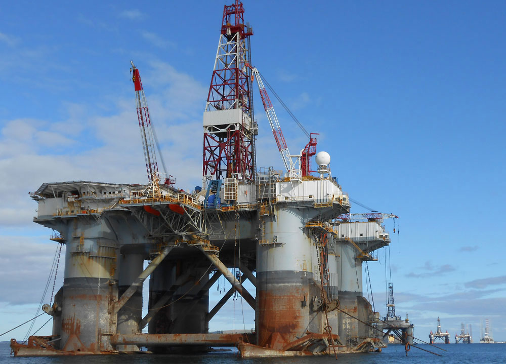 Semi-submersible rig upgraded with a fault-tolerant rig management system