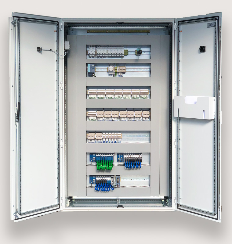 Concentrated solar power control cabinet